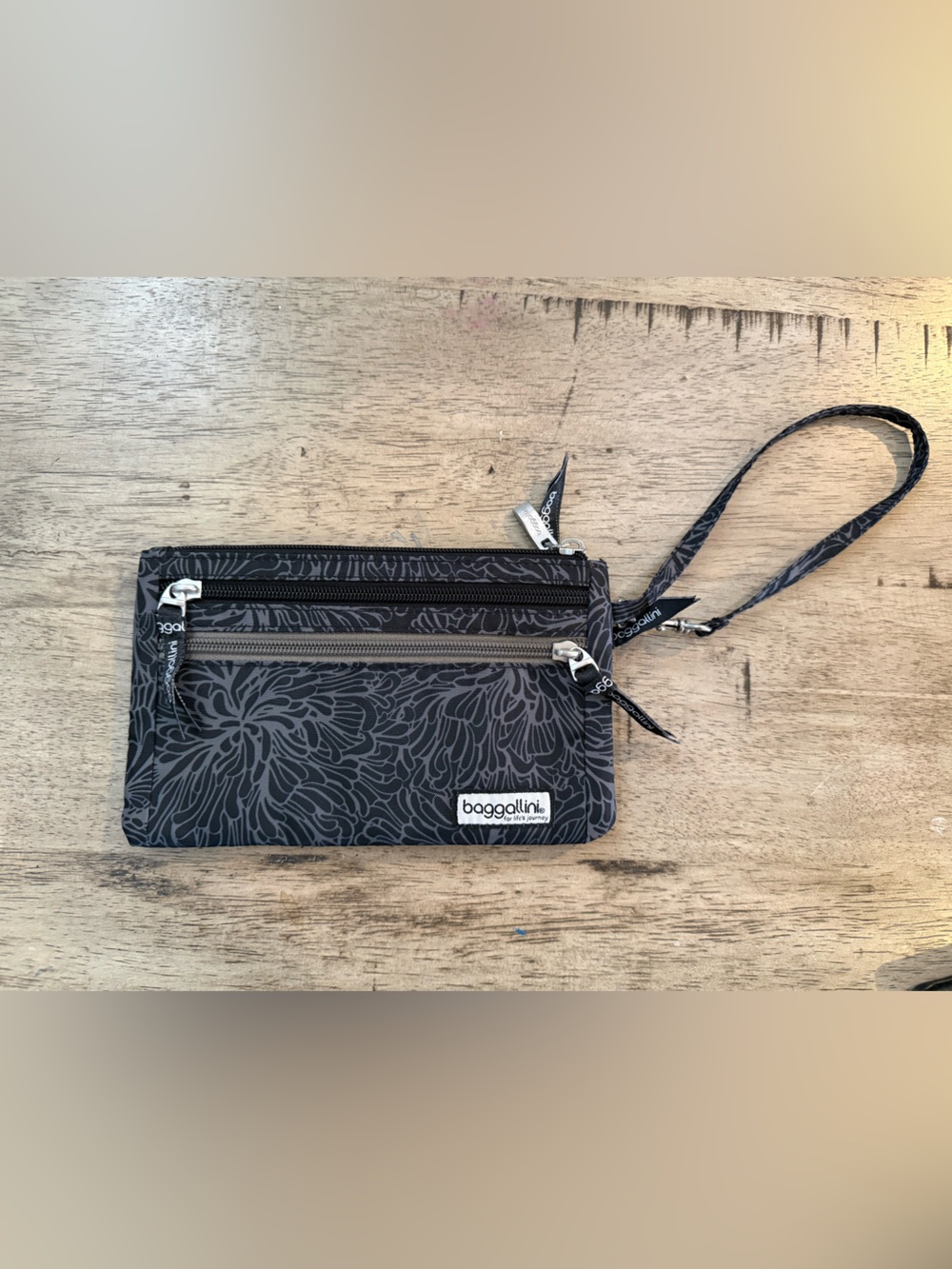 Baggallini Black and Gray Floral Zip Card Wallet Wristlet